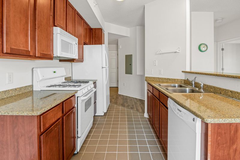 820 Emerald St #414, Saint Paul, MN 55114