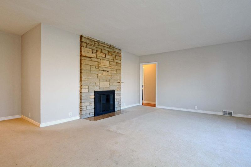 5211 Olson Memorial Hw, Golden Valley, MN 55422