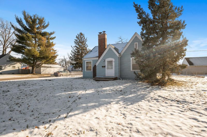5303 Fairview Ave N, Crystal, MN 55429