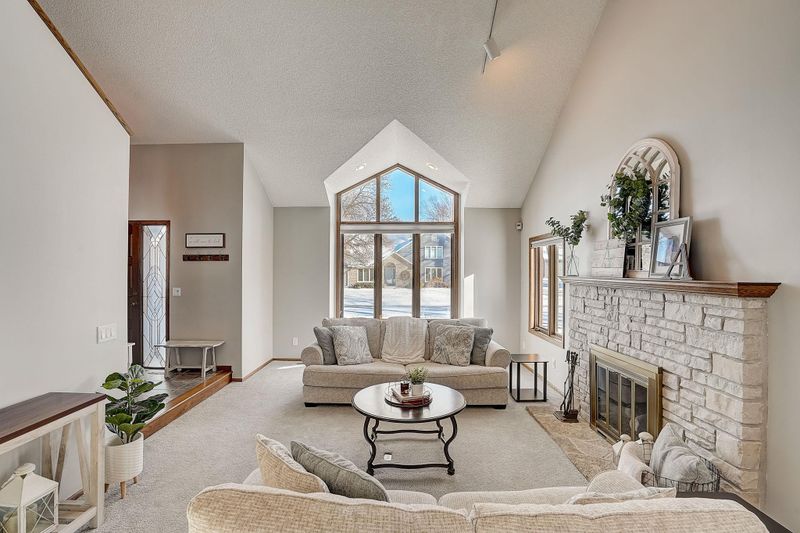 7016 Sandy Hook Cir, Chanhassen, MN 55317
