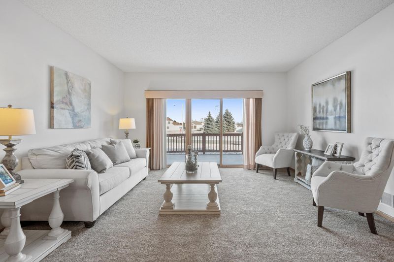 745 Regent Dr, Shakopee, MN 55379