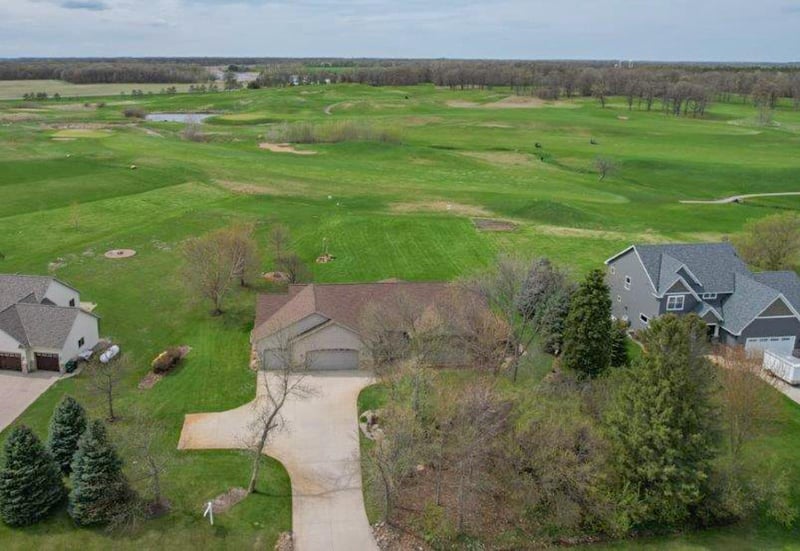10427 Andrews Dr, Sauk Centre, MN 56378