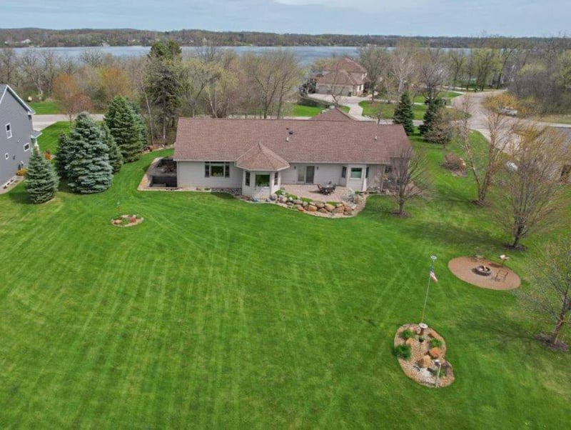 10427 Andrews Dr, Sauk Centre, MN 56378