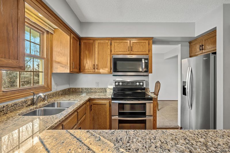 6201 Cascade Ps, Chanhassen, MN 55317