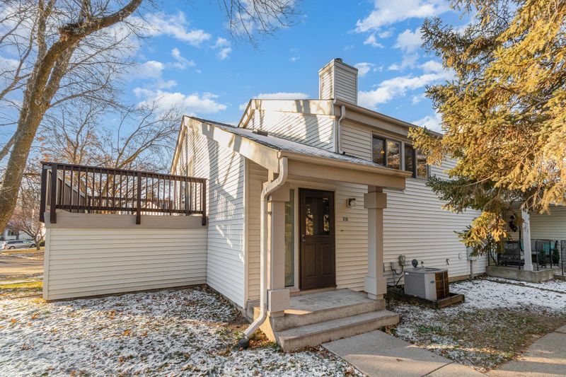319 Elan Ct, Woodbury, MN 55125