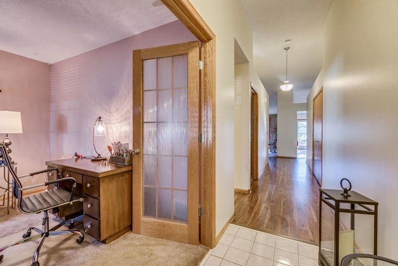 768 Garceau Ln, Vadnais Heights, MN 55127