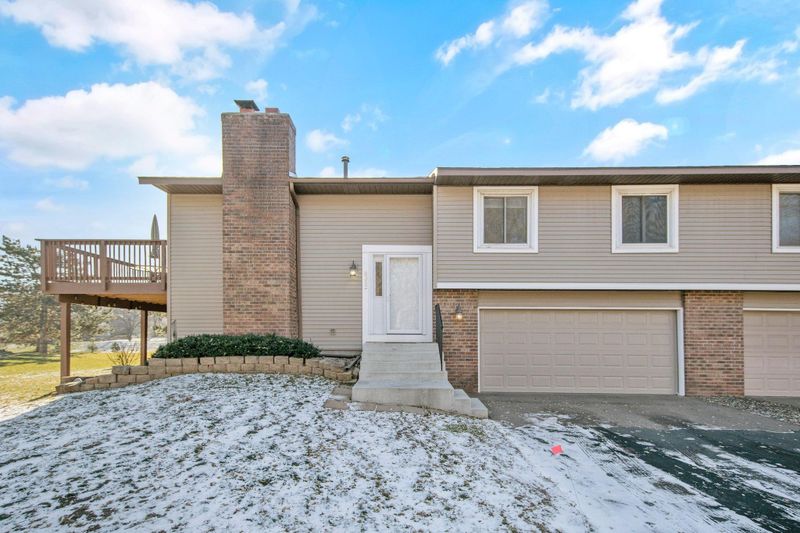 8352 140th St W, Apple Valley, MN 55124