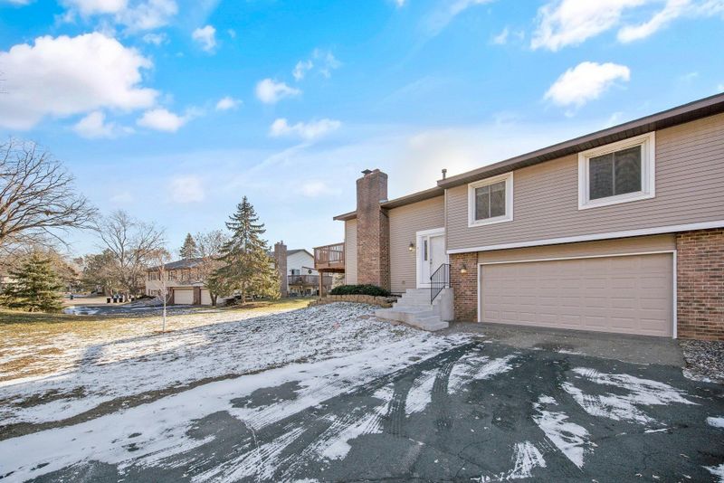 8352 140th St W, Apple Valley, MN 55124