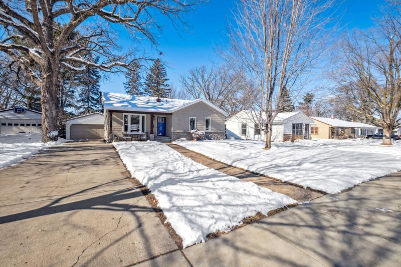 1389 Sumner St, Saint Paul, MN 55116