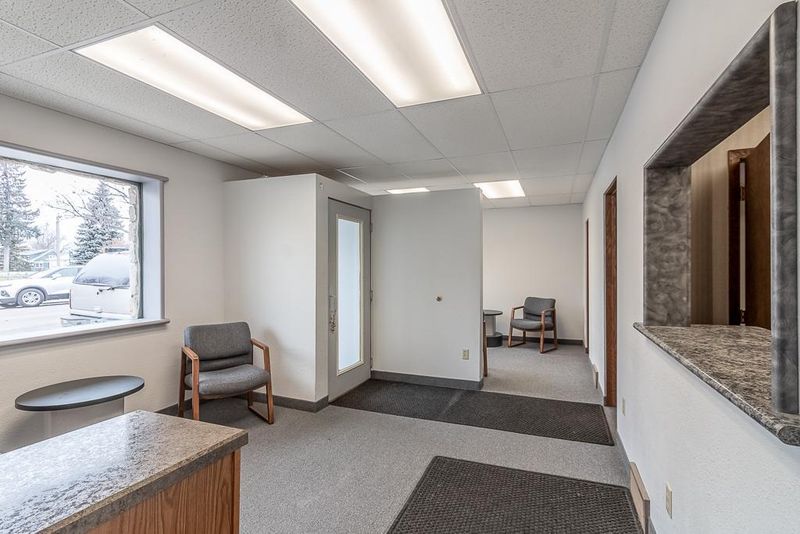 51 S Park Ave, Le Center, MN 56057