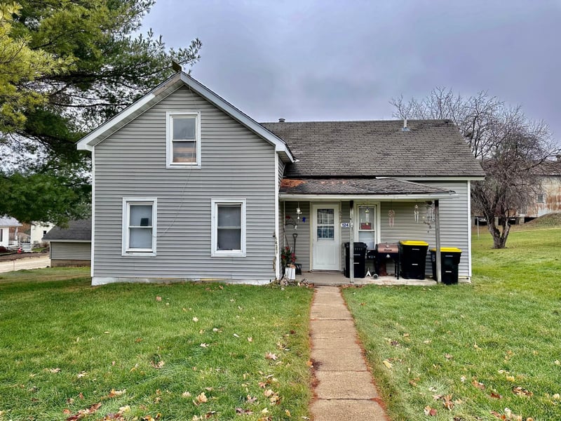 124 S Division Ave, Spring Grove, MN 55974