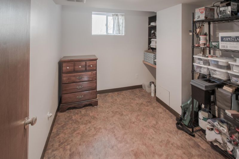 8408 Zenith Rd, Bloomington, MN 55431