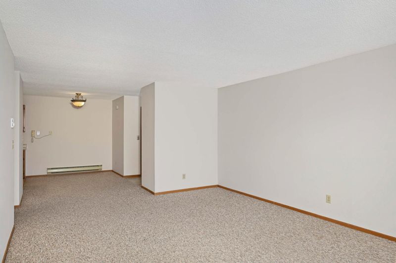 570 Whispering Ln #302, Hastings, MN 55033
