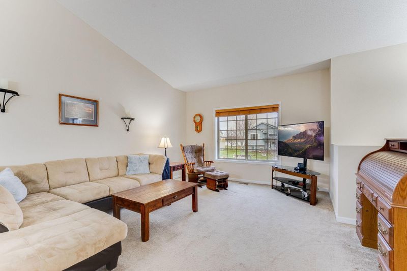126 Summerfield Dr, Waverly, MN 55390