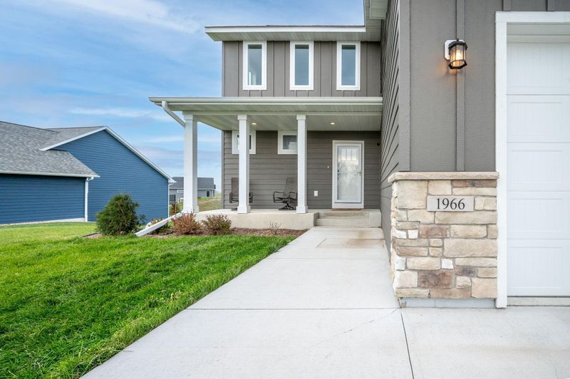 1966 Lexington Ln, North Mankato, MN 56003