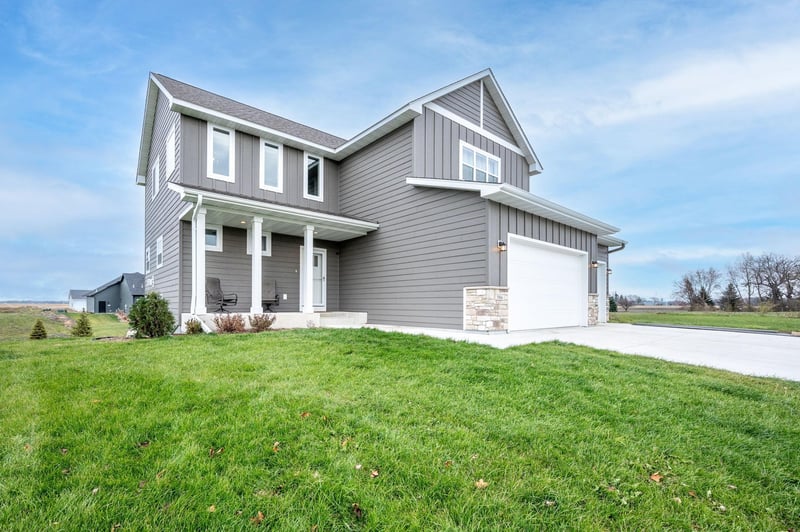 1966 Lexington Ln, North Mankato, MN 56003