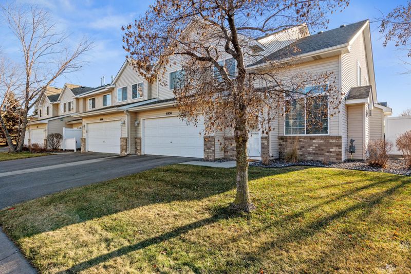8964 92nd St S, Cottage Grove, MN 55016