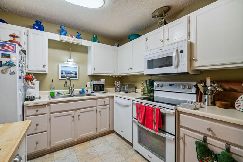 2601 Kenzie Ter #317, Saint Anthony, MN 55418