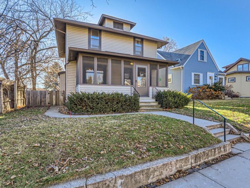 1352 Breda Ave, Saint Paul, MN 55108