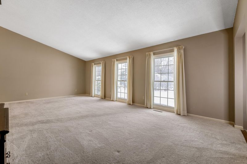 14465 Holiday Ct, Apple Valley, MN 55124