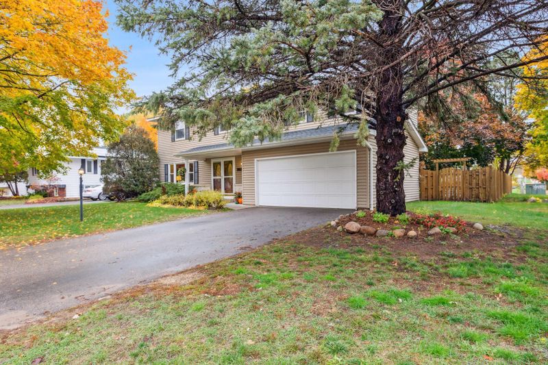 195 Valleyside Dr, Saint Paul, MN 55119