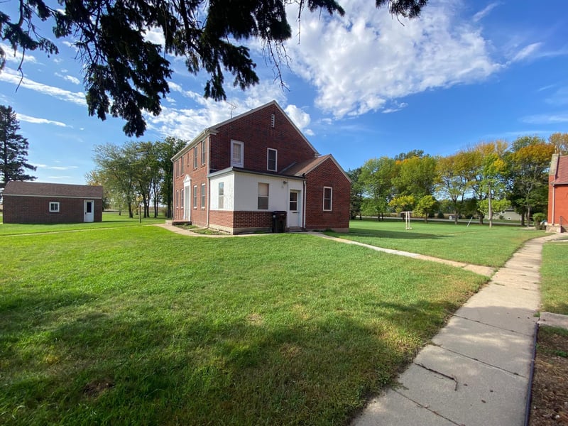 501 3rd St S, De Graff, MN 56271
