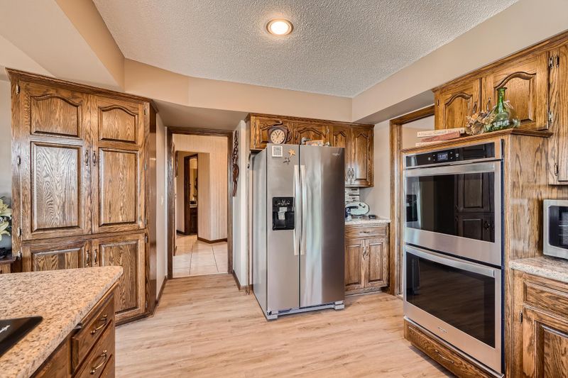 8785 Walton Oaks Dr, Bloomington, MN 55438