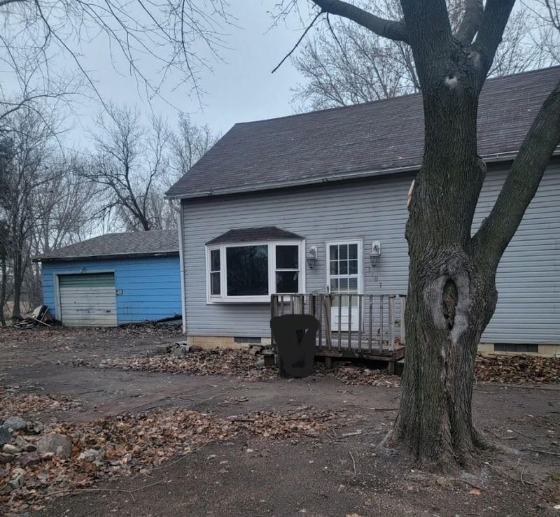 1107 Elm St, Windom, MN 56101