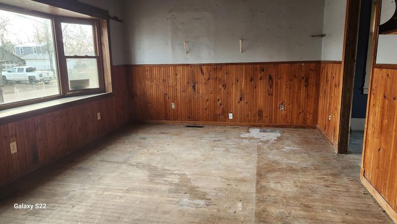 1107 Elm St, Windom, MN 56101