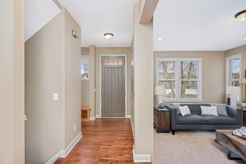 2705 Pinkspire Ln E, Maplewood, MN 55119