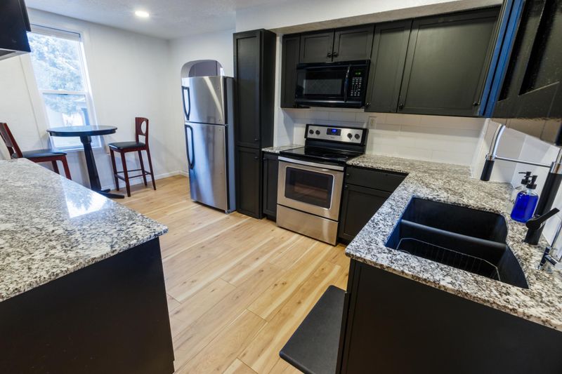 1076 Farrington St, Saint Paul, MN 55117
