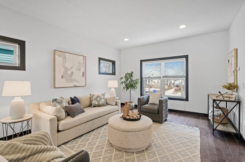 310 George St W, Saint Paul, MN 55107