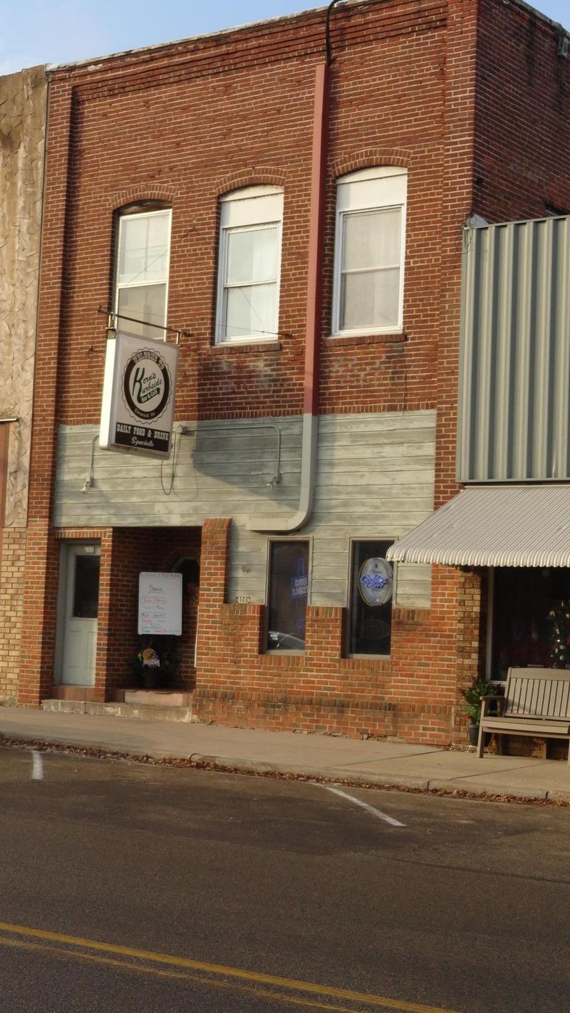 109 N Main St, Elmwood, WI 54740