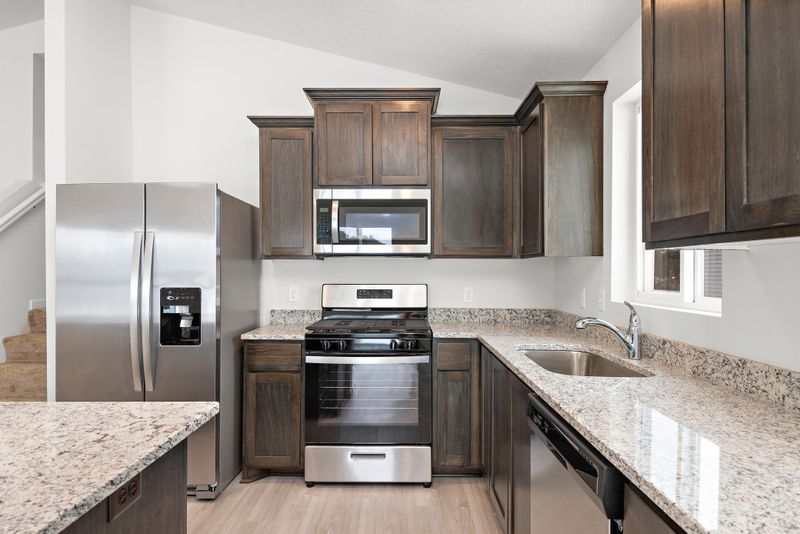 39685 Fallbrook Ave, North Branch, MN 55056