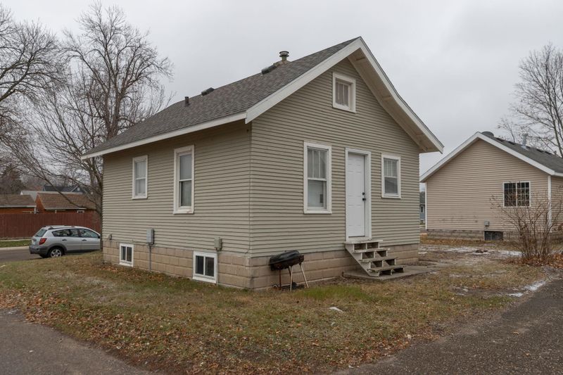 1103 7th St NW, Austin, MN 55912