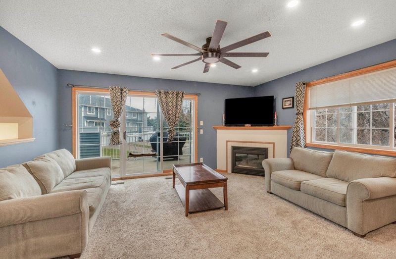 2453 E 117th St #25, Burnsville, MN 55337