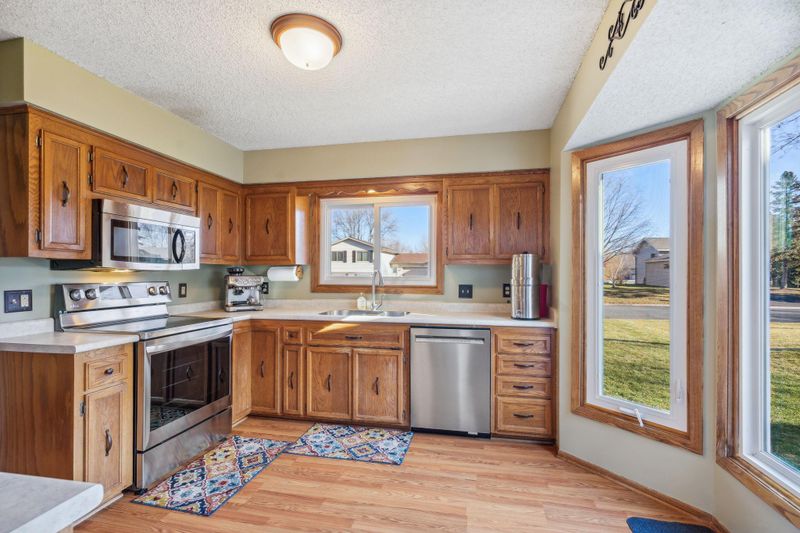 4271 Sun Cliff Rd, Eagan, MN 55122