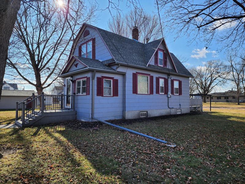 491 11th St, Lafayette, MN 56054