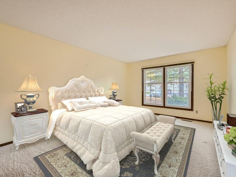 7440 W 110th St, Bloomington, MN 55438