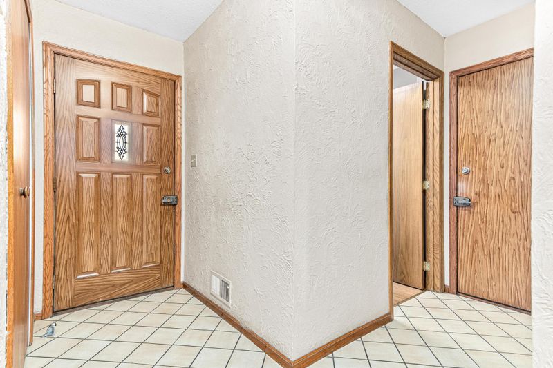2140 Desoto St, Maplewood, MN 55117