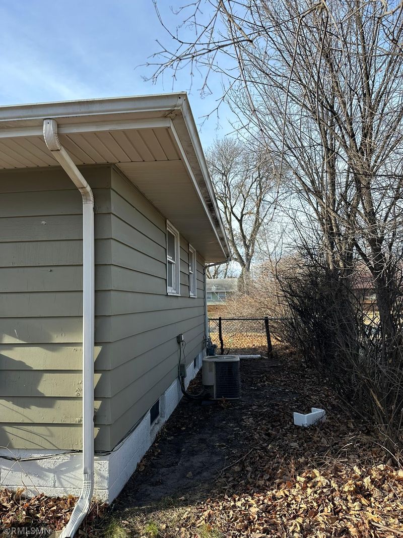 5936 York Ave N, Brooklyn Center, MN 55429