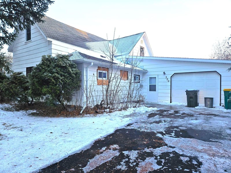 320 W Cross Ave, Warren, MN 56762