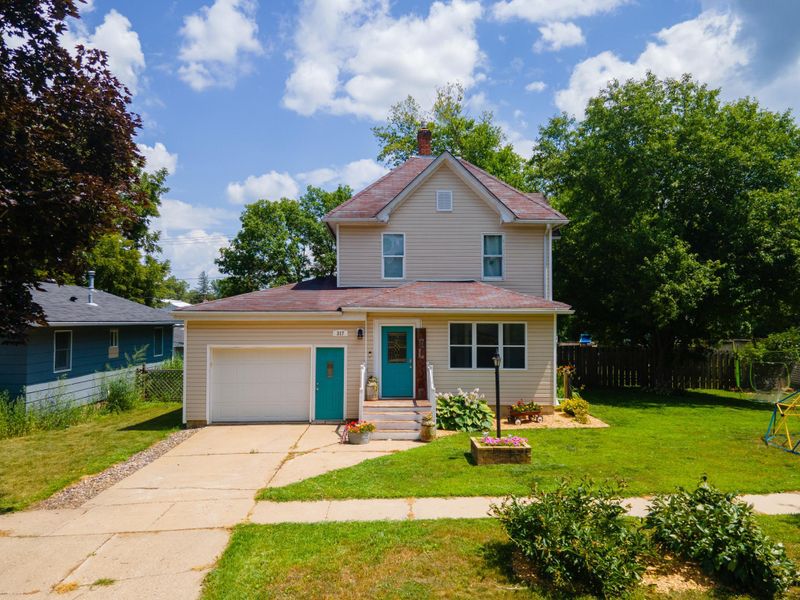 317 1st Ave, Wanamingo, MN 55983