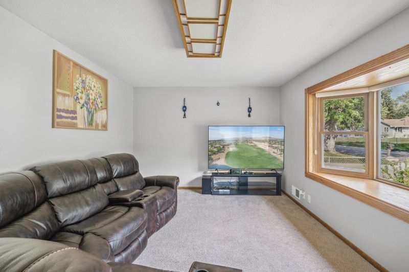 83 Dennis Ln N, Maplewood, MN 55119
