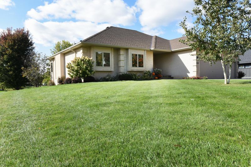 3201 Eagle Ridge Dr E, Willmar, MN 56201