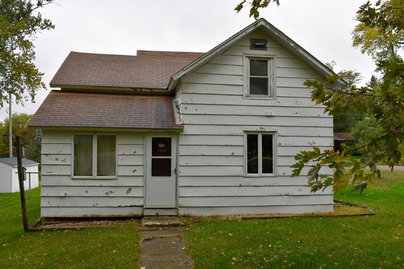 216 N Main St, Kiester, MN 56051