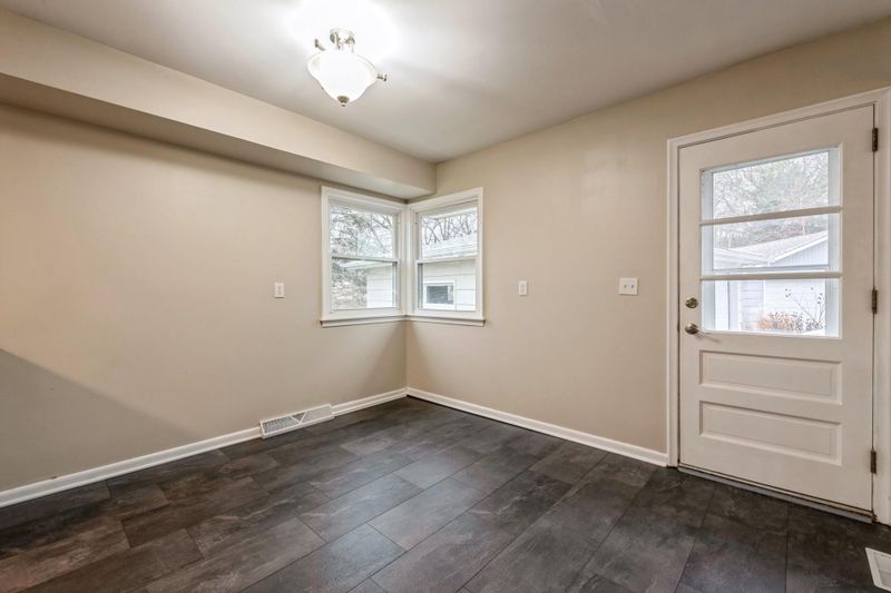 2326 Tower View Cir, Bloomington, MN 55431