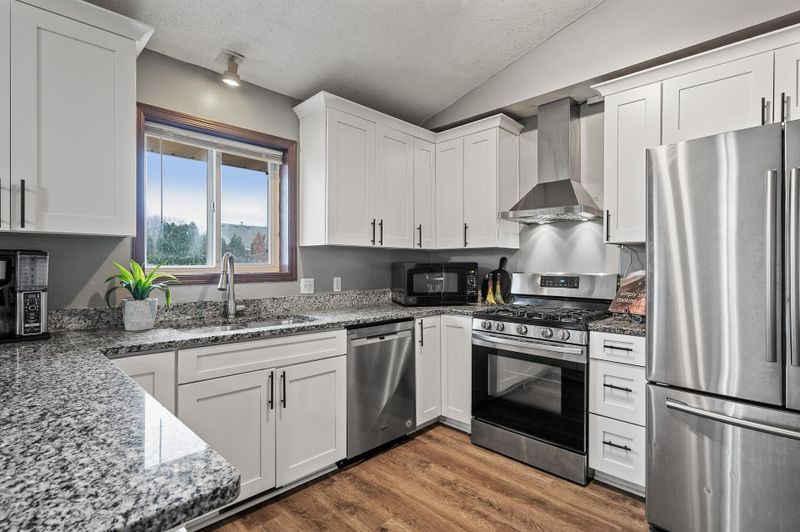 8918 Regent Pw, Brooklyn Park, MN 55443