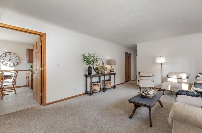 2711 Longview Dr, North Saint Paul, MN 55109