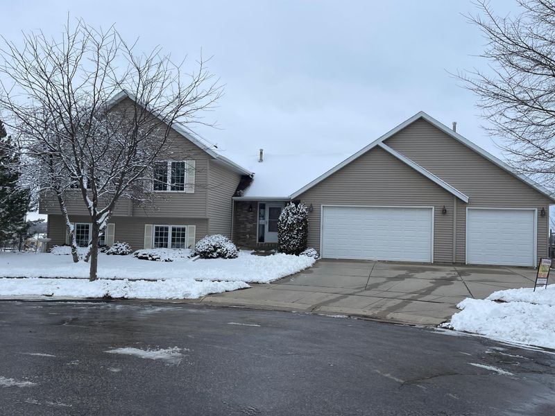 5121 Lexington Ln NW, Rochester, MN 55901